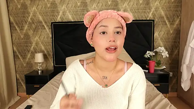 Snapshot of ZoeBella chatting on November 8, 1:11 pm ZoeBella online show from November 8, 1:11 pm