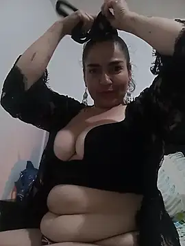 Snapshot of MaryRoze_ chatting on November 12, 11:58 pm MaryRoze online show from November 12, 11:58 pm