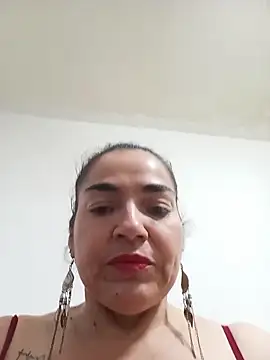 Snapshot of MaryRoze_ chatting on November 28, 12:35 am MaryRoze online show from November 28, 12:35 am