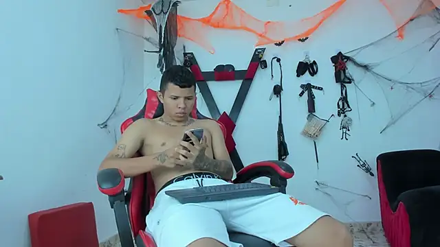 Steven19 LatinBoy online show from November 4, 11:53 am