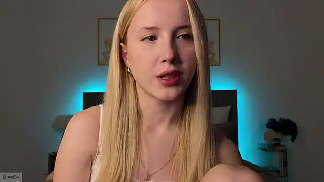 Snapshot of adele_armass chatting on December 13, 10:15 pm adele armass online show from December 13, 10:15 pm