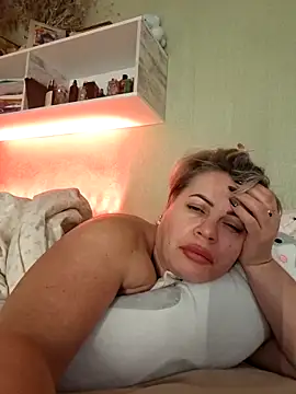 Snapshot of MilkySky chatting on November 25, 9:15 pm MilkySky online show from November 25, 9:15 pm