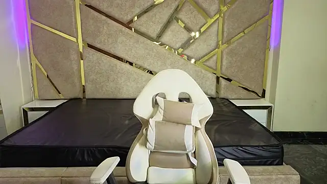 Snapshot of Frrreyaa chatting on November 14, 2:32 am Frrreyaa online show from November 14, 2:32 am