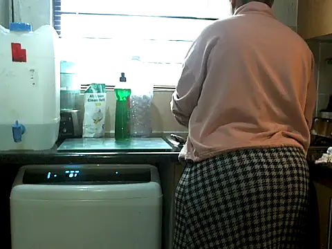 Snapshot of NewBeginnings8 chatting on November 3, 6:14 am NewBeginnings8 online show from November 3, 6:14 am