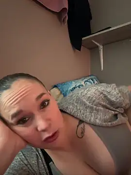 Snapshot of Girlysensuelle chatting on November 2, 9:11 am Girlysensuelle online show from November 2, 9:11 am