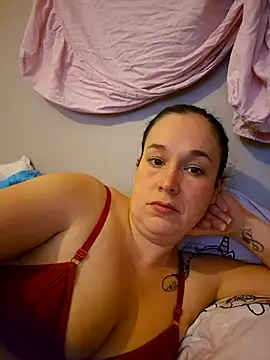 Snapshot of Girlysensuelle chatting on November 30, 9:13 am Girlysensuelle online show from November 30, 9:13 am