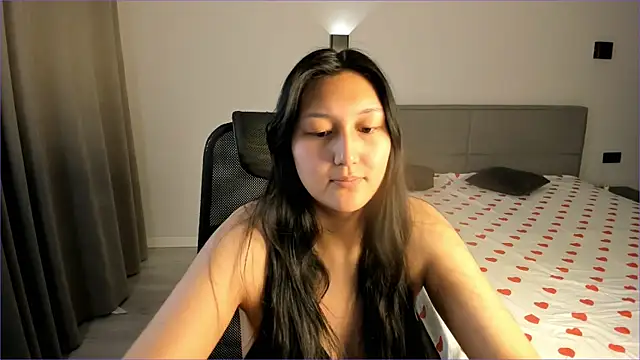 Snapshot of Yunamini chatting on December 3, 7:01 pm Yunamini online show from December 3, 7:01 pm