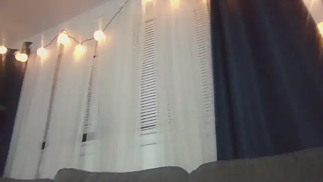 prettylildes online show from November 1, 2:46 am