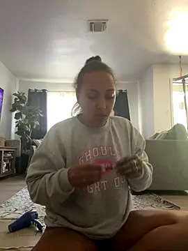 prettylildes online show from November 5, 5:24 pm