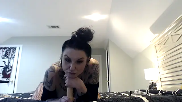 Holyplastic online show from November 9, 9:46 pm