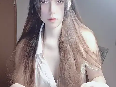 Snapshot of JuliaNoir chatting on October 31, 9:43 am JuliaNoir online show from October 31, 9:43 am