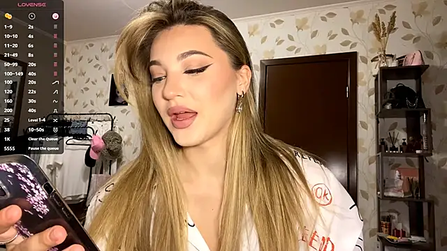 OrethaEredia online show from November 17, 4:13 pm