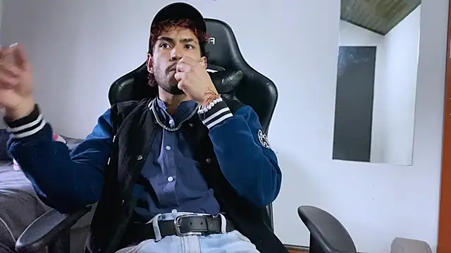 Snapshot of 3v1l chatting on November 3, 10:21 pm 3v1l online show from November 3, 10:21 pm