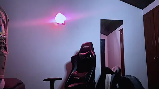 Snapshot of 3v1l chatting on November 11, 4:12 am 3v1l online show from November 11, 4:12 am