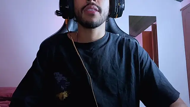 Snapshot of 3v1l chatting on November 12, 12:22 am 3v1l online show from November 12, 12:22 am