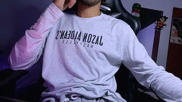 Snapshot of 3v1l chatting on December 3, 1:35 am 3v1l online show from December 3, 1:35 am