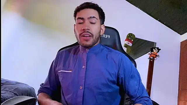 Snapshot of 3v1l chatting on December 13, 7:53 pm 3v1l online show from December 13, 7:53 pm