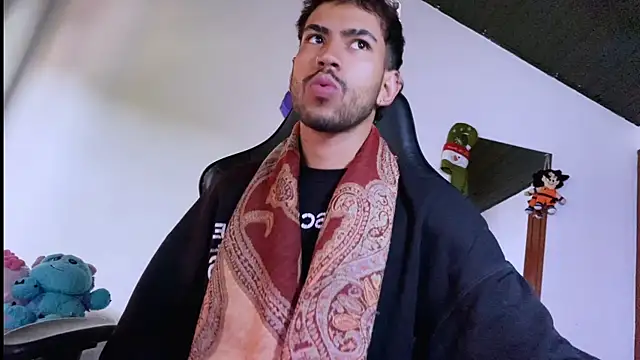 Snapshot of 3v1l chatting on December 15, 7:40 pm 3v1l online show from December 15, 7:40 pm