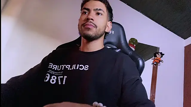 Snapshot of 3v1l chatting on December 18, 7:20 pm 3v1l online show from December 18, 7:20 pm