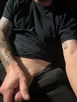 Snapshot of RobsBigD chatting on October 31, 8:04 am RobsBigD online show from October 31, 8:04 am