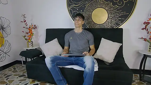 Snapshot of AlessioVitale chatting on November 10, 12:26 pm AlessioVitale online show from November 10, 12:26 pm