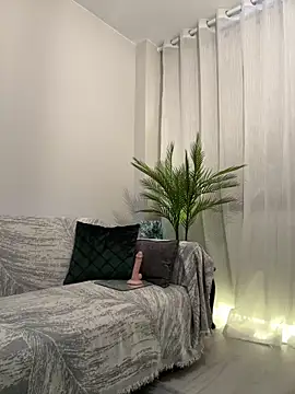 HotLdyllic online show from February 28, 1:23 pm