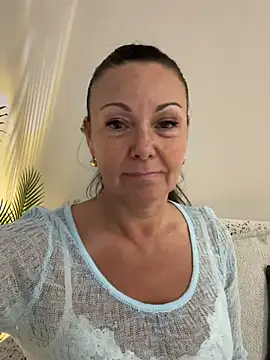 HotLdyllic online show from April 7, 4:07 pm