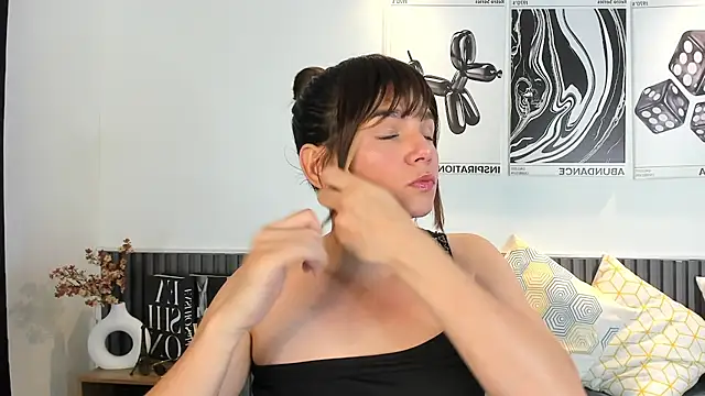 Cloe Bonne online show from November 17, 7:41 pm