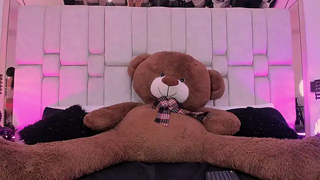 Snapshot of MylittleEmily_ chatting on November 11, 3:50 am MylittleEmily online show from November 11, 3:50 am