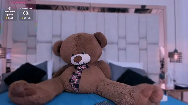 Snapshot of MylittleEmily_ chatting on December 5, 4:32 am MylittleEmily online show from December 5, 4:32 am