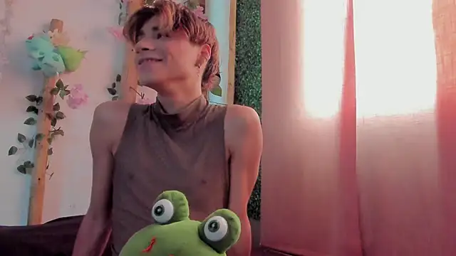 Snapshot of Leo_Glow chatting on November 30, 2:43 pm Leo Glow online show from November 30, 2:43 pm