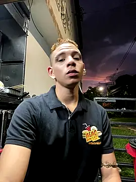 Snapshot of Dylams_maja chatting on November 22, 11:15 pm Dylams maja online show from November 22, 11:15 pm