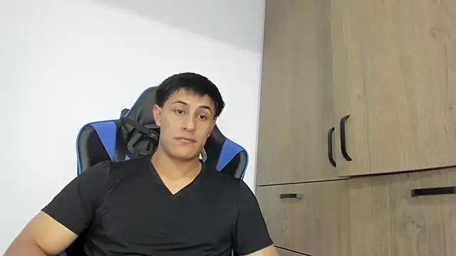 Snapshot of dorman_boy chatting on December 2, 9:10 pm dorman boy online show from December 2, 9:10 pm