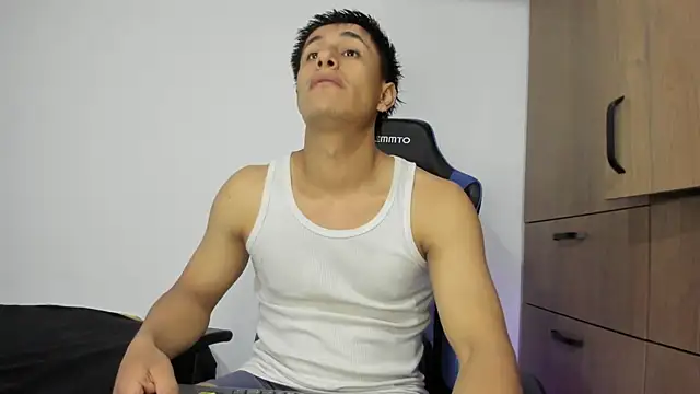 Snapshot of dorman_boy chatting on December 4, 1:48 am dorman boy online show from December 4, 1:48 am