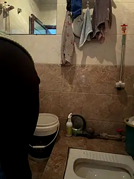 Snapshot of daaqnn chatting on December 18, 11:44 pm daaqnn online show from December 18, 11:44 pm