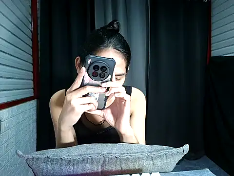 xwildflowerx online show from December 21, 9:44 pm