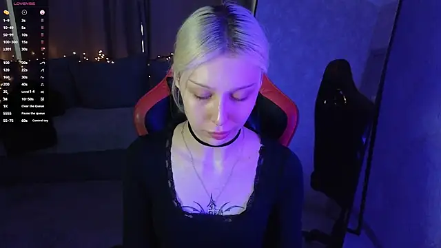 Snapshot of goth__tv chatting on December 17, 10:32 am goth tv online show from December 17, 10:32 am