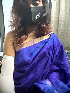 Snapshot of Queen-dhivya chatting on November 16, 4:18 am Queen-dhivya online show from November 16, 4:18 am