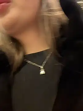 Snapshot of KristiRich chatting on November 27, 7:32 am KristiRich online show from November 27, 7:32 am