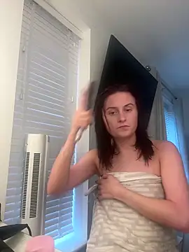 Snapshot of EmLovesxx chatting on November 5, 2:39 pm EmLovesxx online show from November 5, 2:39 pm