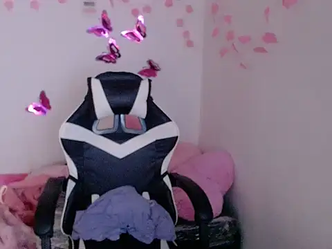 Snapshot of Samanta_777 chatting on November 17, 10:15 pm Samanta 777 online show from November 17, 10:15 pm