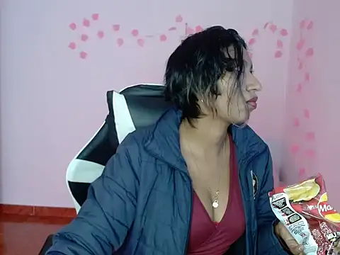 Snapshot of Samanta_777 chatting on December 15, 8:24 pm Samanta 777 online show from December 15, 8:24 pm