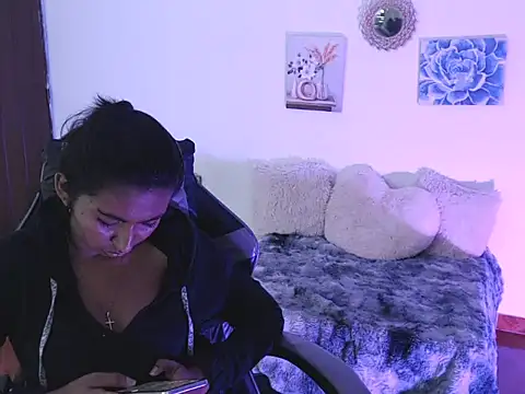 Samanta 777 online show from February 2, 7:45 pm