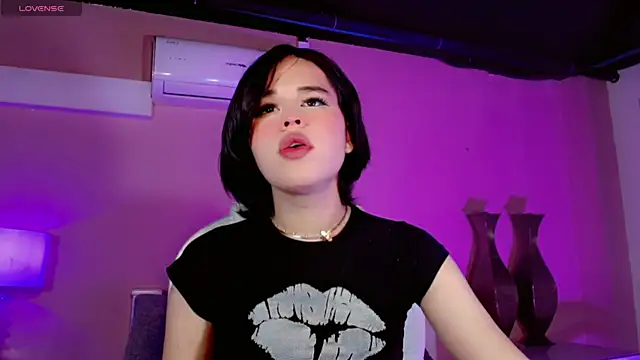 ClaudiaSophia online show from December 3, 11:30 am