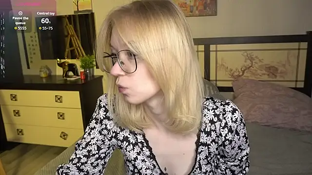 Snapshot of ShanelTunon chatting on November 7, 7:58 pm ShanelTunon online show from November 7, 7:58 pm