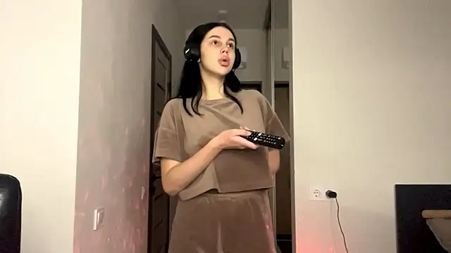 EliseBonser online show from November 3, 6:53 pm