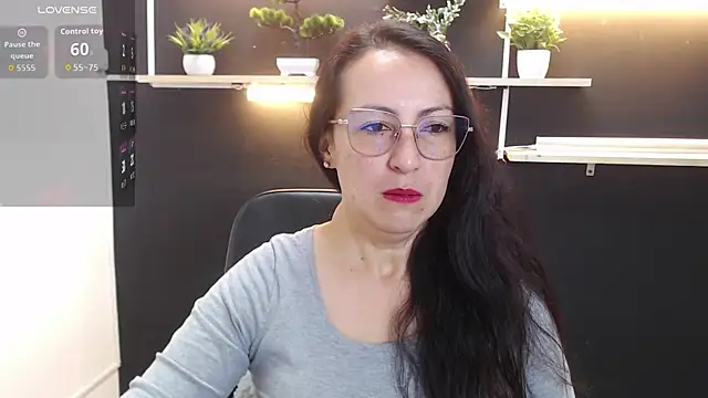 Lauryn Jones online show from April 20, 4:43 pm