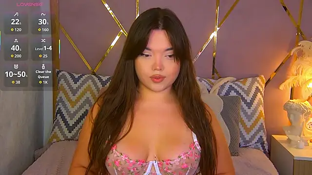 Snapshot of NaomiAster chatting on November 14, 6:23 am NaomiAster online show from November 14, 6:23 am