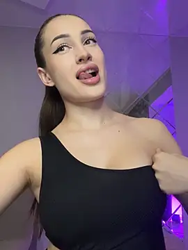 Muna Luu online show from November 2, 8:33 pm