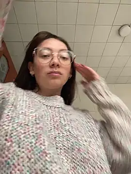 Snapshot of Engel_fiiree chatting on November 1, 12:18 pm Engel fiiree online show from November 1, 12:18 pm